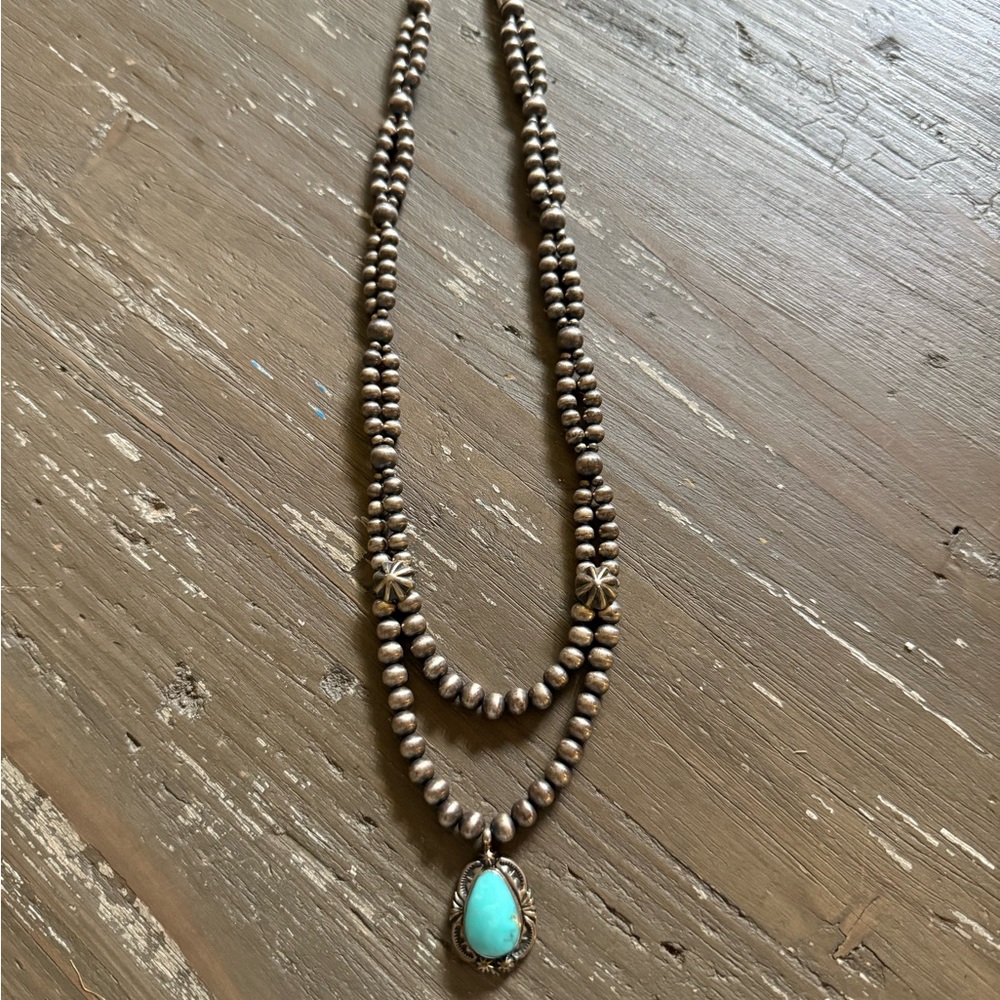 Elegant Turquoise and Silver Necklace